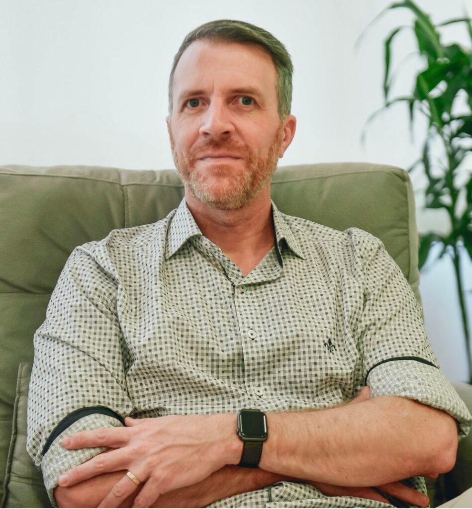 Psicólogo Rafael Sfreddo em atendimento ético sobre dependência química em Curitiba